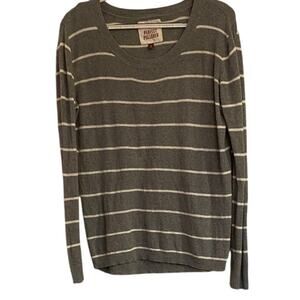 Perfect Pullover Grey and White Striped Cotton Blend Long Sleeved Pullover Sz M